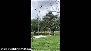 Reuni dengan restrepo berakhir dengan bercinta hardcore yang lezat di depan umum dengan air mani di mulutnya