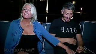 Nenek terlihat dewasa Amerika yang baik