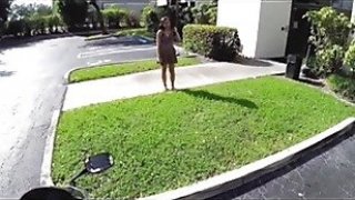 Remaja kulit hitam creampie membayar tunai untuk bercinta dengan orang asing di sepeda motor pov pekerjaan pukulan cumshot pantat besar