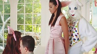 Lucu remaja Avi mengejutkan kelinci paskah dengan vagina basah