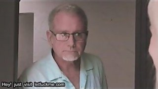 MILF keriting pirang lelucon pada ayam kakeknya dewasa payudara besar semburan sperma amerika