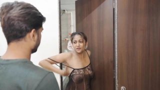 Ibu tiri merayu anak tirinya untuk hubungan cinta hotel