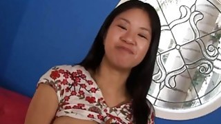 BBC latihan vagina dicukur cutie Asia dalam pose cowgirl terbalik