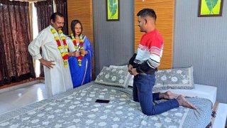 Threesome ibu MILF India dengan suami dan anak tiri - seks kasar, ayam besar, dan aksi tenggorokan yang dalam