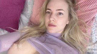 Sheena pirang Belanda panas bermain dengan vibrator - payudara besar orgasme nyata