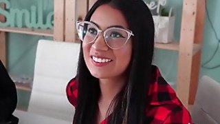 Lara Rey S Latin Ass berteriak untuk penis besar. Kami akan memberikannya padanya