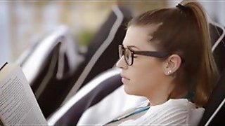 Bestia berambut merah Jerman mendapatkan ayam monster