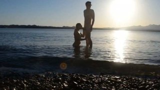 Istri seksi mya lane bercinta terbuka lebar di pantai telanjang - seks publik berisiko