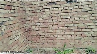 Dia adalah satu-satunya gadis di masa depan pasca-apokaliptik, semua orang memburunya untuk bercinta di halloweenqjexkp