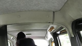 Tarian Ebony menggedor taksi palsu