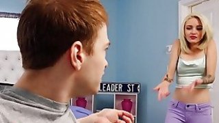 Remaja keriting lola fae menangkap alex sedang masturbasi memutuskan untuk membantunya mencapai orgasme - realitas s
