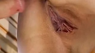 Amatir Jerman panas diikat untuk aksi threesome anal liar