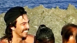 Sluty pelacur afrika kacau di sebuah pantai di an antar ras seks tiga orang