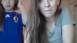 Remaja hot stripping dan berciuman di webcam